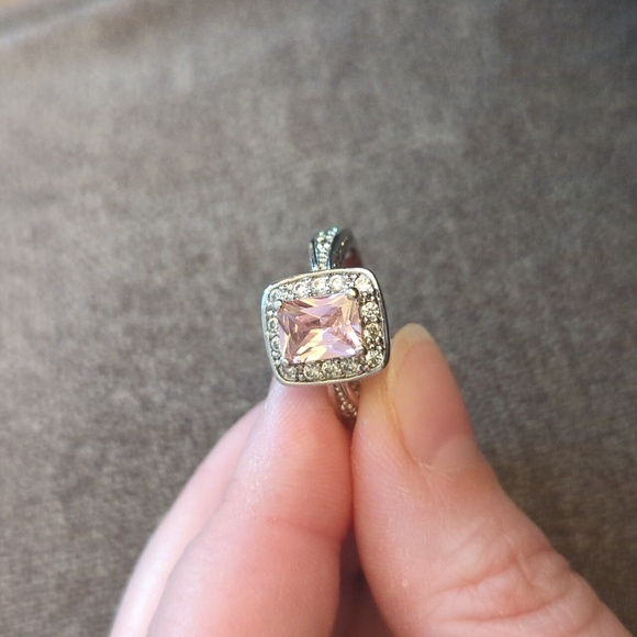 Ring - Picture 3 of 3